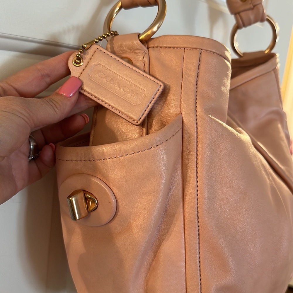 Coach Pink Leather Hobo bag w Gold colored Hardware - Picture 2 of 14